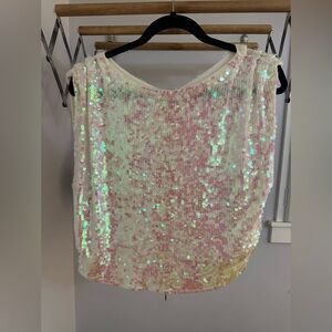 Prettiest sequined top. Iridescent.